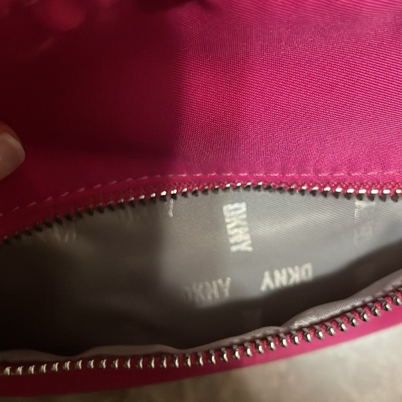 Woman’s DKNY Fanny bag - Picture 4 of 4